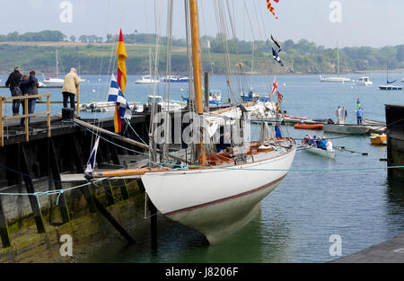 Nan de Fife : classic yacht avec un cutter rig aurique, conçu et construit par William Fife en 1896. Dry Dock La Landriais. Banque D'Images