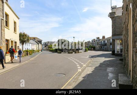 Vue sur le Strand Hugh Town, St Mary's, Îles Scilly, Cornwall, England, UK Banque D'Images
