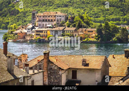 Italie lac peinture comme, île de San Giulio sur le lac d'Orta, province de Novare Piémont Banque D'Images