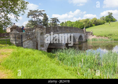 Le petit pont à Compton Verney, Warwickshire UK Banque D'Images