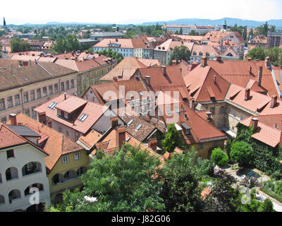 Vue sur le parc de Ljubljana autour du château de Ljubljana Banque D'Images