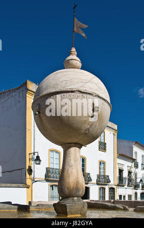 Fontaine renaissance portugal voyage bleu célèbre pierre de l'eau europe antique Banque D'Images