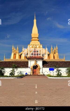 Pha That Luang stupa couvert d'or placé 4 km.de centre ville légendaire fondée en 3rd.siècle BC et la souffrance plusieurs destructions et recons Banque D'Images