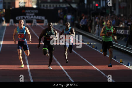 Lykourgos-Stefanos Tsakonas (à droite) avant de gagner le 150m hommes devant (gauche-droite) Richard Kilty, Harry Aikines-Aryeetey et Salomon Bockarie au cours de l'Arcadis Grand CityGames à Deansgate, Manchester. Banque D'Images