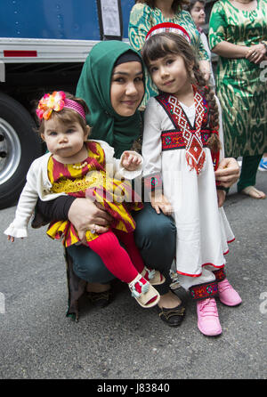 Persan annuel défilé qui se concentre sur la culture, arts et histoire de l'Iran vers le bas des marches.Madison Avenue se terminant par un tous les jours du festival au Madison Square Park, à Manhattan, New York. Banque D'Images