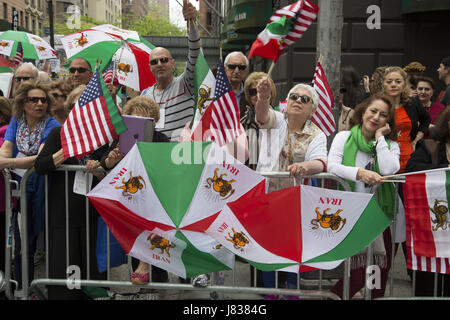 Persan annuel défilé qui se concentre sur la culture, arts et histoire de l'Iran vers le bas des marches.Madison Avenue se terminant par un tous les jours du festival au Madison Square Park, à Manhattan, New York. Banque D'Images