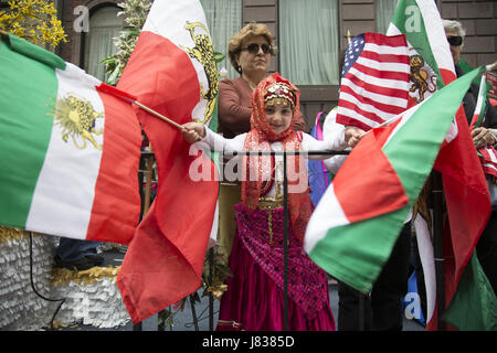 Persan annuel défilé qui se concentre sur la culture, arts et histoire de l'Iran vers le bas des marches.Madison Avenue se terminant par un tous les jours du festival au Madison Square Park, à Manhattan, New York. Banque D'Images