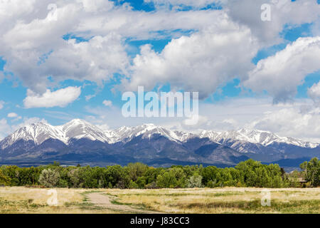 Vue du Mt. Shavano 14 235 pieds ; Sawatch Range ; Montagnes Rocheuses ; la vallée de la rivière de l'Arkansas ; Salida ; Colorado ; USA Banque D'Images