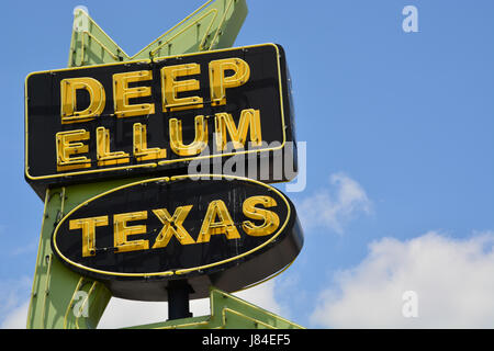 La flèche emblématique signe à la Deep Ellum, de la musique et des divertissements du centre-ville de Dallas. Banque D'Images