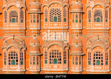 Détail architectural sur le Hawa Mahal - Palais des Vents, Jaipur, Inde. Banque D'Images