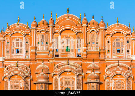 Détail architectural sur le Hawa Mahal - Palais des Vents, Jaipur, Inde. Banque D'Images