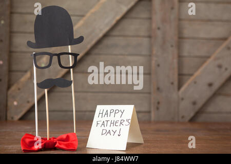 Close-up of happy fathers day message sur la carte Banque D'Images