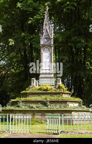 Mémorial à Angela Burdett-Coutts, un riche philanthrope aristocratique du 19e siècle à St Pancras Old Church cemetery près de King's Cross Banque D'Images