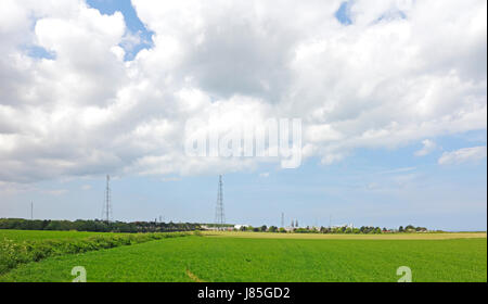 Une vue sur le terminal de gaz naturel de Bacton sur les terres agricoles environnantes sur la côte de Norfolk à Bacton-sur-Mer, Norfolk, Angleterre, Royaume-Uni. Banque D'Images