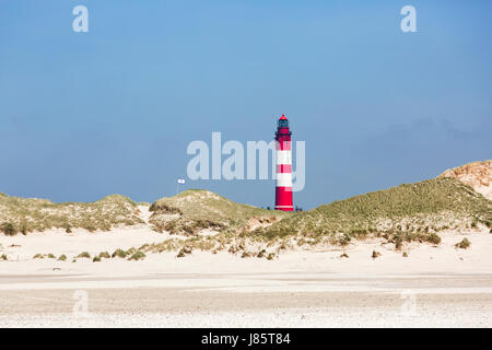 Plage de sable avec phare, Amrum, au nord de l'archipel Frison, Schleswig-Holstein, Allemagne Banque D'Images