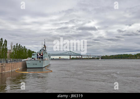 Montréal, Québec, CANADA - 19 MAI 2017 : NCSM Montréal au Vieux-Port de Montréal pour l'ouverture des portes, il s'agit d'une frégate de classe Halifax qui a servi dans Banque D'Images