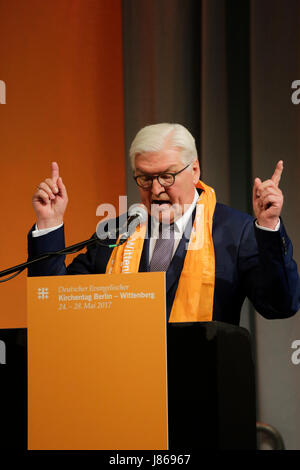 Berlin, Allemagne. 27 mai 2017. Frank-Walter Steinmeier Kirchentag parle lors de la. Frank-Walter Steinmeier, le président de l'Allemagne, a parlé de 'l'action responsable dans le présent" à l'. Kirchentag Crédit : Michael Debets/Alamy Live News Banque D'Images