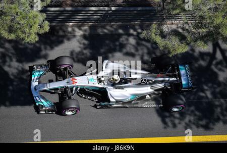 Monaco. 27 mai, 2017. La Mercedes de Lewis Hamilton d'Angleterre est vu pendant la séance de qualification du Grand Prix de Monaco de Formule 1 à Monaco, le 27 mai 2017. Crédit : Michael Alesi/Xinhua/Alamy Live News Banque D'Images