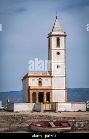 Église de Las Salinas de Cabo de Gata, temple chrétien de principes catholiques du XX siècle situé dans "Las Salinas", Almeria, Espagne Banque D'Images