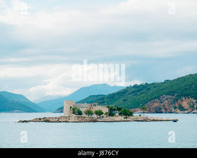 Otocic île Gospa près de l'île de Mamula. Lustica sur, le Monténégro. Superbe vue aérienne de l'île vierge St. Banque D'Images