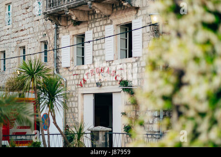 Bâtiment des pompiers à Perast. Service d'incendie. La baie de Kotor, Monténégro Banque D'Images