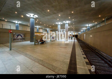 BERLIN - 24 août : Bundestag de métro (U-Bahn) Le 24 août 2013 à Berlin, Allemagne. Le U-Bahn de Berlin a ouvert ses portes en 1902 et sert 1 Banque D'Images