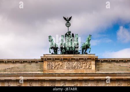 Sur Quadriga Haut de la Brandenburger Tor (Porte de Brandebourg) à Berlin, Allemagne Banque D'Images