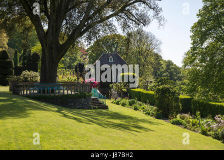 Plas Brondanw jardins près de Garreg, au nord du Pays de Galles. Un magnifique jardin créé par Clough Williams-Ellis. Banque D'Images