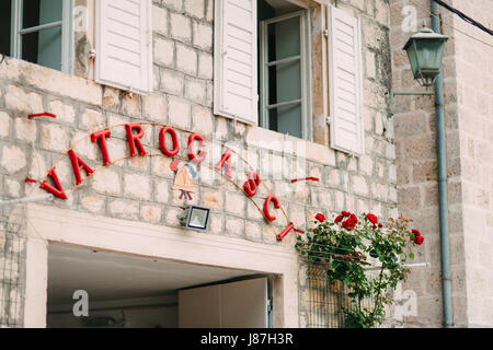 Bâtiment des pompiers à Perast. Service d'incendie. La baie de Kotor, Monténégro Banque D'Images