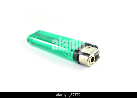 Briquet à gaz vert isolé sur un fond blanc. Banque D'Images