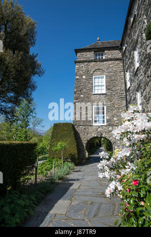 Plas Brondanw jardins près de Garreg, au nord du Pays de Galles. Un magnifique jardin créé par Clough Williams-Ellis. Banque D'Images