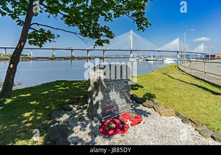 Presque terminé nouveau pont routier nommé Queensferry traversée entre le Sud et le Nord Queensferry près de Edinburgh Scotland UK vu de Port Edgar Banque D'Images