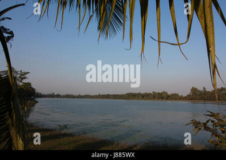 Ramsagar est un réservoir d'eau situé dans le village de Tejpur environ 8 km au sud de Dinajpur ville. Il est considéré comme le plus grand réservoir à l'homme Banque D'Images