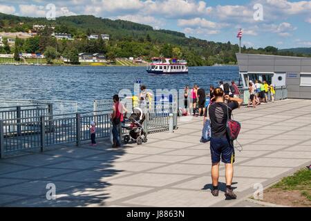 BRNO, République tchèque 27 mai, 2017 : bateau de croisière à Brno dam. Endroit de vacances des habitants de Brno. Voyage au barrage a commencé en 1945 Banque D'Images