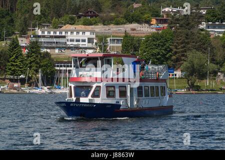 BRNO, République tchèque 27 mai, 2017 : bateau de croisière à Brno dam. Endroit de vacances des habitants de Brno. Voyage au barrage a commencé en 1945 Banque D'Images