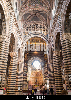 Nef principale Duomo Sienne Banque D'Images