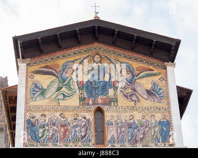 Mosaïque de la Basilique de San Frediano façade Banque D'Images