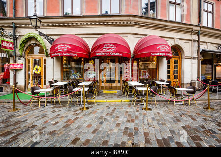 Café romantique sur Jarntorget Square à Stockholm la vieille ville (Galma Stan), Suède Banque D'Images