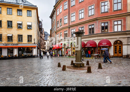 Café romantique sur Jarntorget Square à Stockholm la vieille ville (Galma Stan), Suède Banque D'Images