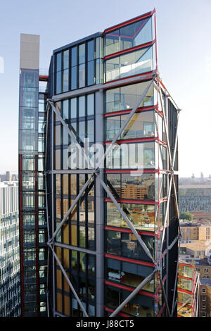 Neo Bankside appartements à côté de la maison de l'interrupteur au Tate Modern négligé par la plate-forme d'observation. Londres Banque D'Images