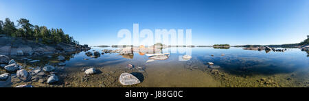 Un matin calme et ensoleillé à l'ONAS, l'île de l'archipel de ville de Porvoo, Finlande, Europe, Union européenne Banque D'Images