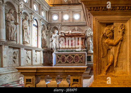 La Croatie Dalmatie Trogir ( Trau ) - St John Square La cathédrale de St Lawrence ( Cathédrale St Jean ) ( katedrala Sv. Lovre ) -nef gauche - chapelle du bienheureux Jean de Trogir, xve siècle Banque D'Images