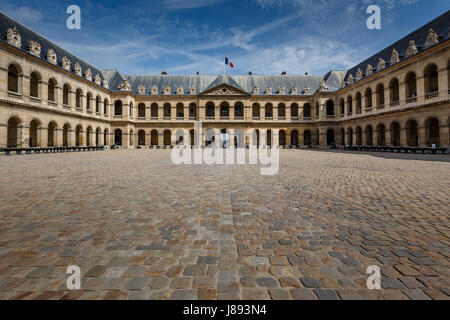 PARIS - 1 juillet : Hôtel des Invalides. Louis XIV a initié le projet en vertu d'une ordonnance datée du 24 novembre 1670, qu'une maison et l'hôpital pour personnes âgées et malades afin Banque D'Images