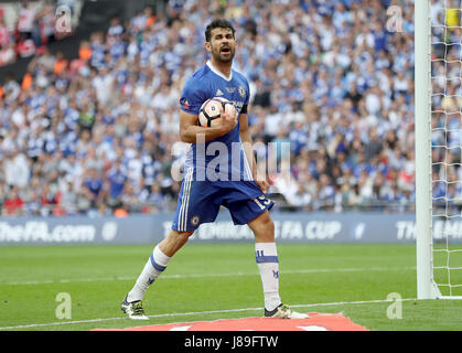 Chelsea's Diego Costa montre sa frustration au cours de la Unis finale de la FA Cup au stade de Wembley, Londres. Banque D'Images