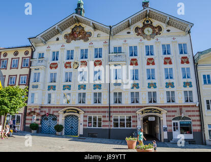 Bad Tölz est situé à environ 60 km au sud de Munich sur la rivière Isar, qui sépare la Alstadt dans l'Est de l'établissement thermal trimestre dans l'ouest. Banque D'Images