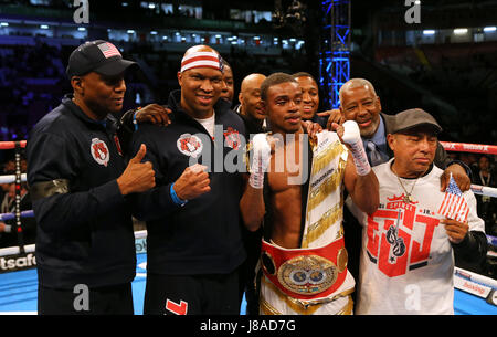 Errol Spence célèbre après avoir battu Kell Brook durant leur combat de championnat du monde IBF super-légers à Bramall Lane, Sheffield. Banque D'Images