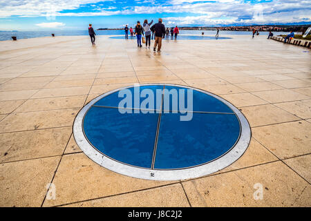 Dalmatie Zadar d'installations artistiques sur le front - les planètes Saturne par Nikola Basic Banque D'Images