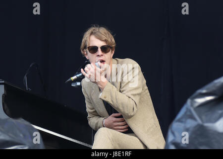 Southampton, UK. 27 mai, 2017. Tom Odell apparaissant à Southampton Common People Crédit : Stuart Walker/ Alamy Live News Banque D'Images