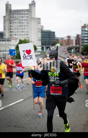 Manchester, UK. 28 mai, 2017. L'Simplyhealth Great Manchester Run revient pour sa 15e année, avec jusqu'à 30 000 athlètes d'élite, la charité de coureurs et les célébrités qui participent pour le plaisir, le conditionnement physique et la collecte de fonds. Credit : Andy Barton/Alamy Live News Banque D'Images