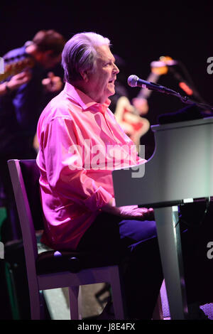 27 mai 2017 - Hollywood, Californie, USA - Musicien - BRIAN WILSON des Beach Boys performing Animal Sounds en concert pour la dernière fois au Pantages Theatre, à Hollywood, Californie, USA, 26 mai 2017. Beach Boy états Al jardin réalisé avec Wilson dans ce bon par saluer l'honneur du célèbre écrivain album et chanson. ..Image Crédit cr Scott Mitchell/ZUMA Press (crédit Image : © Scott Mitchell via Zuma sur le fil) Banque D'Images